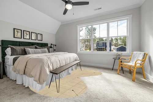 JONATHAN Y GST104A-8 Bean Modern Plaid Grid Handwoven Wool Area Rug, Casual, Geometric, Minimalist for Bedroom, Kitchen, Living Room, Easy-Cleaning, Beige/Light Brown, 8 ft. x 10 ft. in Grey Traditional Bedroom with King Bed