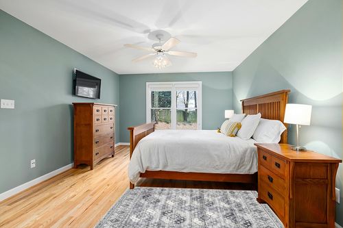 nuLOOM Shea Vintage Area Rug, 4x6, Grey in Teal and Orange Wood Bedroom
