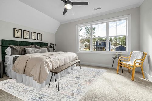nuLOOM Everlee Faded Persian Machine Washable Area Rug - 9x12 Machine Washable Area Rug Traditional Light Beige/Ivory Rugs for Living Room Bedroom Dining Room Kitchen in Grey Traditional Bedroom with King Bed