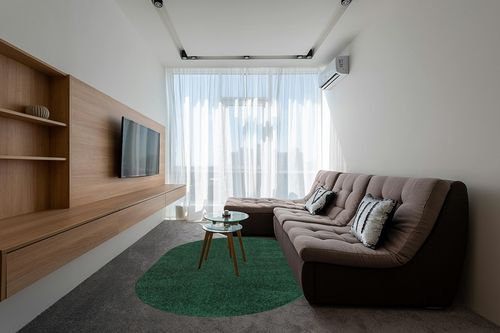 JONATHAN Y SEU100L-6OV Haze Solid Low-Pile Indoor Area Rug, Coastal, Bohemian, Minimalist, Classic, Casual for Bedroom,Kitchen,Living Room,Non Shedding,Easy-Washing, Green, 6 X 9 Oval in Grey Living Room with Brown Couch