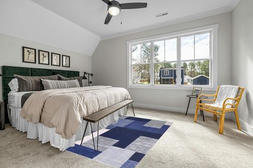 RUGSREAL Contemporary Area Rug in Grey Traditional Bedroom with King Bed