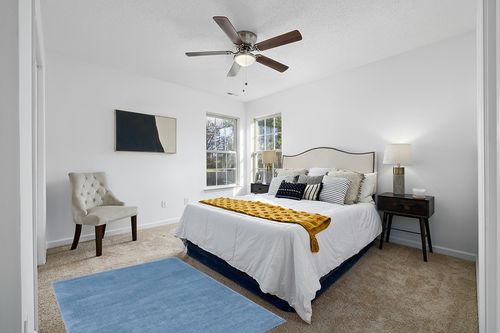 Safavieh Vision Collection Accent Rug - 4' x 6', Blue, Modern Solid Design, Non-Shedding & Easy Care, Ideal for High Traffic Areas in Entryway, Living Room, Bedroom (VSN102M) in White and Yellow Modern Bedroom