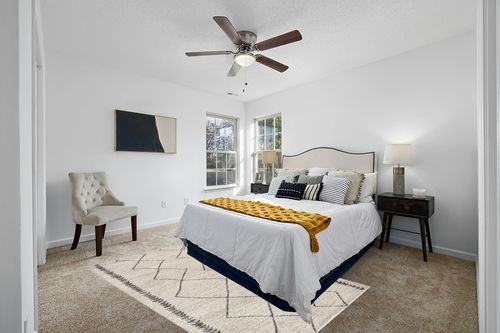 JONATHAN Y MOH203B-5 Zaina Moroccan Beni Souk Indoor Farmhouse Area-Rug Bohemian Minimalistic Geometric Easy-Cleaning Bedroom Kitchen Living Room Non Shedding, 5 X 8, Cream,Gray in White and Yellow Modern Bedroom