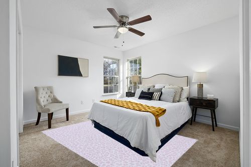 Safavieh Faux Hide Collection Area Rug - 6' x 9', Ivory & Pink, Leopard Rustic Design, Non-Shedding & Easy Care, Machine Washable Ideal for High Traffic Areas in Living Room, Bedroom (FAH505B) in White and Yellow Modern Bedroom