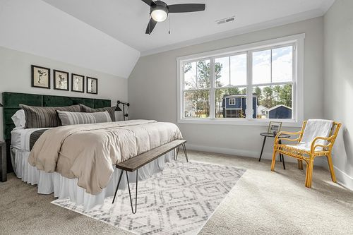 SAFAVIEH Adirondack Collection Area Rug - 6' x 9', Light Grey & Grey, Modern Diamond Distressed Design, Non-Shedding & Easy Care, Ideal for High Traffic Areas in Living Room, Bedroom (ADR131C) in Grey Traditional Bedroom with King Bed
