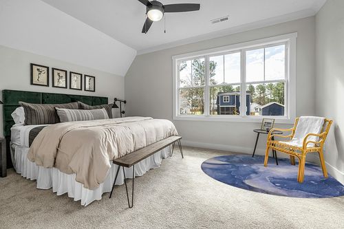 Addison Rugs Machine Washable Indoor/Outdoor Chantille ACN522 Blue 8' x 8' Round Rug in Grey Traditional Bedroom with King Bed