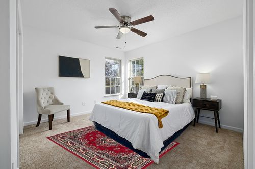 Home Dynamix Premium Sakarya Traditional Medallion Border Area Rug, Claret, 5'2"x7'4" Rectangle in White and Yellow Modern Bedroom