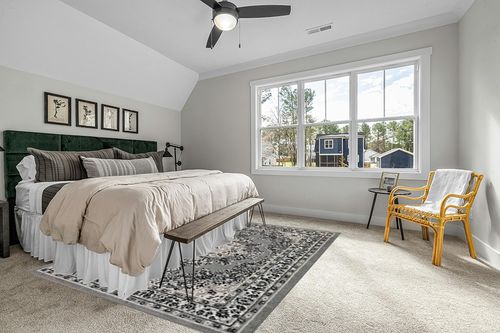 Antep Rugs Oriental 8x10 Traditional Medallion Indoor Area Rug Siesta (Gray Beige, 7'10" x 10') in Grey Traditional Bedroom with King Bed