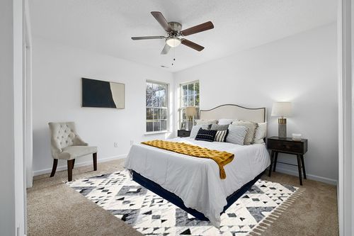 SAFAVIEH Moroccan Tassel Shag Collection Area Rug - 8' x 10', Ivory & Grey, Boho Design, Non-Shedding & Easy Care, 2-inch Thick Ideal for High Traffic Areas in Living Room, Bedroom (MTS688F) in White and Yellow Modern Bedroom