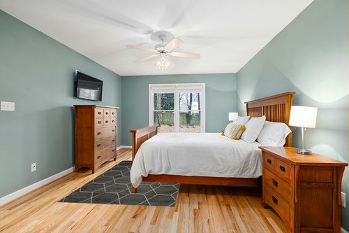 Unique Loom Trellis Frieze Collection Area Rug - Geometric (5' 1" x 8', Dark Gray/ Ivory) in Teal and Orange Wood Bedroom