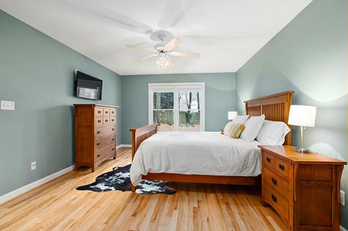 bonanza leathers Genuine Cowhide Rug Dark Tricolor Size S/L/XL 5X6/6X7/7X8 FT (7x8) in Teal and Orange Wood Bedroom