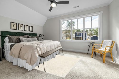 Mark&Day Area Rugs, 5x7 Abraham Modern Shag Cream Area Rug, Beige Carpet for Living Room, Bedroom or Kitchen (5'3" x 7') in Grey Traditional Bedroom with King Bed