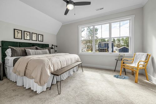 Flower Shaped Rug Blue Lotus Carpet Trendy Area Rugs Non Slip Water Absorption Doormat for Bedroom Bedside Living Room Bathroom Kitchen Floor Mat, Diameter 23.7” in Grey Traditional Bedroom with King Bed