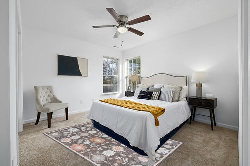 SAFAVIEH Phoenix Collection Area Rug - 5'5" x 7'7", Dark Grey & Ivory Blue, Boho Design, Ideal for High Traffic Areas in Living Room, Bedroom, Dining (PHX560H-5) in White and Yellow Modern Bedroom