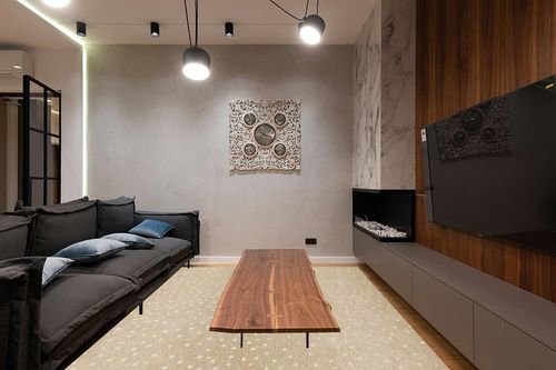 Erin Gates by Momeni Woodland Antelope Beige Hand Tufted Wool Area Rug 7'9" X 9'9" in Dark Wood Living Room with Black Couch