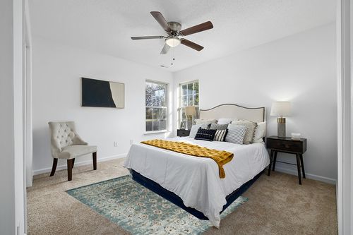 LUXE WEAVERS Bohemian Floral Blue 5x7 Area Rug, Non-Shedding Vintage Living Room Carpet in White and Yellow Modern Bedroom