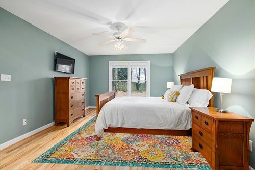 Unique Loom Penrose Collection Area Rug - Blake (9' x 12' Rectangle, Multi/ Blue) in Teal and Orange Wood Bedroom
