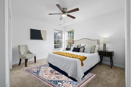 nuLOOM Nevaeh Machine Washable Bohemian Medallion Area Rug in White and Yellow Modern Bedroom