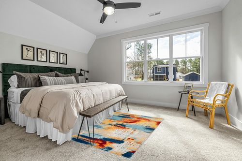 Rugshop Sky Collection Novel Abstract Area Rug 5' x 7' Multi in Grey Traditional Bedroom with King Bed