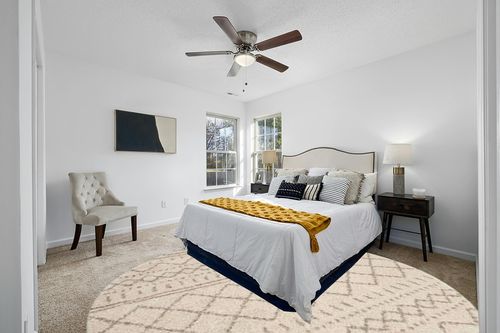 SAFAVIEH Arizona Shag Collection Area Rug - 10' Round, Ivory & Beige, Moroccan Design, Non-Shedding & Easy Care, 1.6-inch Thick Ideal for High Traffic Areas in Living Room, Bedroom (ASG741A) in White and Yellow Modern Bedroom