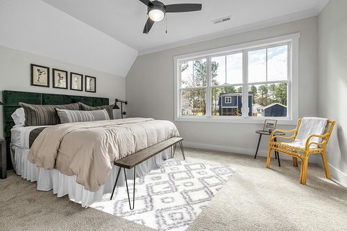 NuLOOM Lola Geometric Shag Area Rug, 5' 3" x 7' 6", White in Grey Traditional Bedroom with King Bed