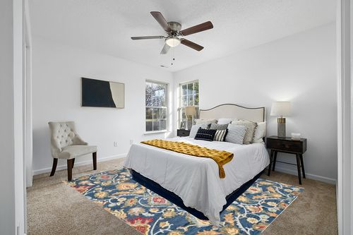 SAFAVIEH Blossom Collection Area Rug - 8' x 10', Navy & Multi, Handmade Wool, Ideal for High Traffic Areas in Living Room, Bedroom (BLM402A) in White and Yellow Modern Bedroom