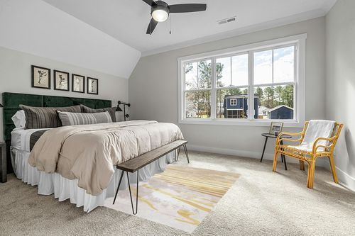 FINOREN Modern Area Rug,Line Swoosh Soft Non-Slip Rug for Bedroom Living Room Hallway Dining Room Office Dorm Room,Washable Low Pile Floor Decor,Child Pet Friendly,Grey Gold,5x7 Feet in Grey Traditional Bedroom with King Bed