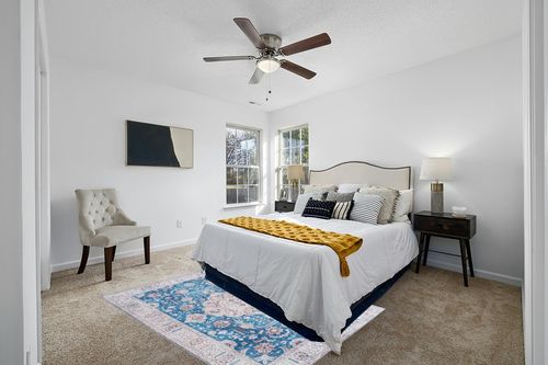 Syalife Washable Rug Vintage Area Rugs, 5'x 7' Living Room Rug with Non Slip Backing, Ultra-Thin Medallion Distressed Non-Shedding Blue Rug, Vintage Floor Mat Indoor Rug in White and Yellow Modern Bedroom