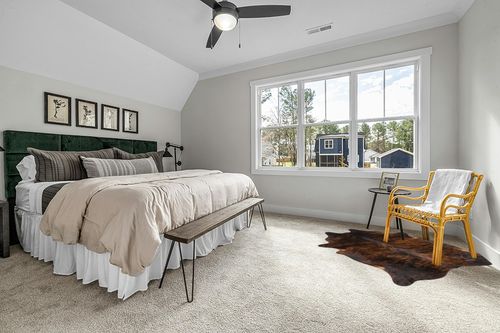 Tomtom Cowhides Brindle Dark Cowhide Rug 100% Natural Leather Rugs 6' x '6 in Grey Traditional Bedroom with King Bed