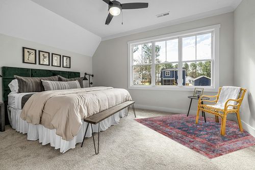 Safavieh Tucson Collection Area Rug - 8' Round, Rust & Blue, Traditional Persian Design, Non-Shedding Machine Washable & Slip Resistant Ideal for High Traffic Areas in Living Room, Bedroom (TSN153P) in Grey Traditional Bedroom with King Bed