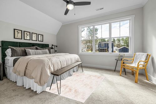 Paris Shag Collection 5' x 7' Ivory in Grey Traditional Bedroom with King Bed