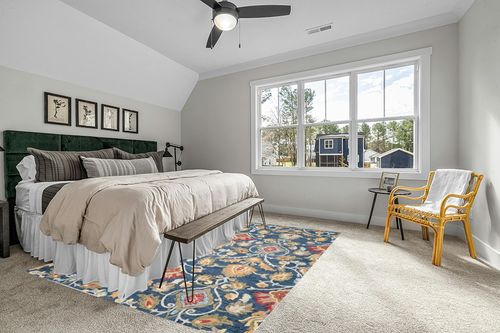 SAFAVIEH Blossom Collection Area Rug - 8' x 10', Navy & Multi, Handmade Wool, Ideal for High Traffic Areas in Living Room, Bedroom (BLM402A) in Grey Traditional Bedroom with King Bed