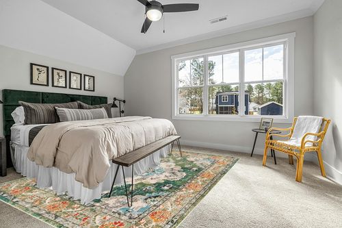 SAFAVIEH Monaco Collection Area Rug - 9' x 12', Forest Green & Light Blue, Boho Medallion Distressed Design, Non-Shedding & Easy Care, Ideal for High Traffic Areas in Living Room, Bedroom (MNC243F) in Grey Traditional Bedroom with King Bed