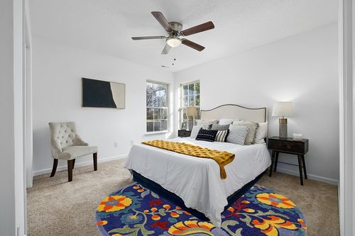 Nourison Aloha Indoor/Outdoor Navy Multicolor 7’10” x Round Area Rug, Easy Cleaning, Non Shedding, Bed Room, Living Room, Dining Room, Backyard, Deck, Patio (8 Round) in White and Yellow Modern Bedroom