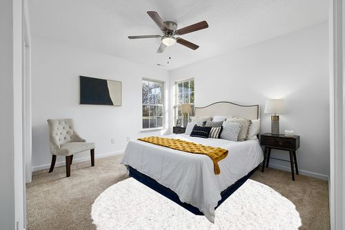White 8 Ft Round Shag Rug in White and Yellow Modern Bedroom