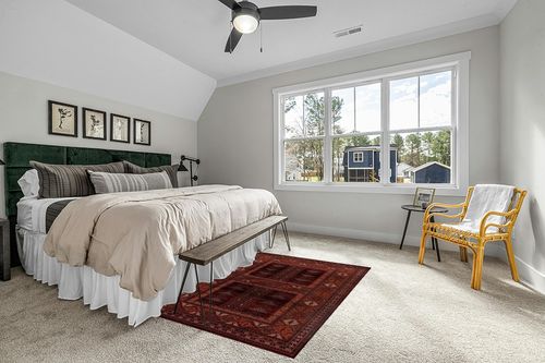 LUXE WEAVERS Bohemian Tribal 2093 Red 5x7 Area Rug, Geometric Non-Shedding Living Room Carpet in Grey Traditional Bedroom with King Bed