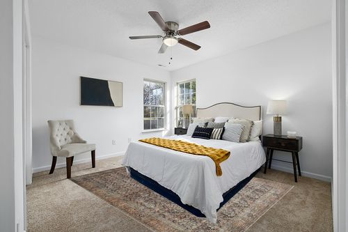 Ink / Salmon Oriental Living Room Area Rug in White and Yellow Modern Bedroom