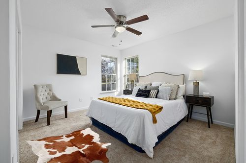 Brown and White Cowhide Rug Natural Cow Skin Cow Hide Leather Area Rug Hair On, Small 5 ft X 4 ft Premium Brown White Shed Free Natural Hide in White and Yellow Modern Bedroom