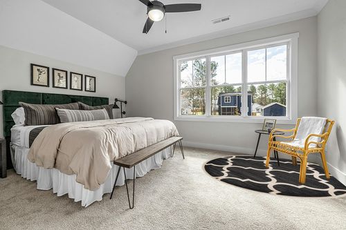 Unique Loom Trellis Collection Modern Morroccan Inspired with Lattice Design Area Rug, 8' Round, Black and White/Black in Grey Traditional Bedroom with King Bed
