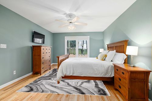SAFAVIEH Craft Collection Area Rug - 8' x 10', Grey & Silver, Modern Abstract Design, Non-Shedding & Easy Care, Ideal for High Traffic Areas in Living Room, Bedroom (CFT819G) in Teal and Orange Wood Bedroom
