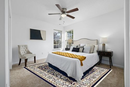Unique Loom Narenj Collection Area Rug - Bristol (7' 10" x 10' Rectangle, Navy Blue/ Beige) in White and Yellow Modern Bedroom