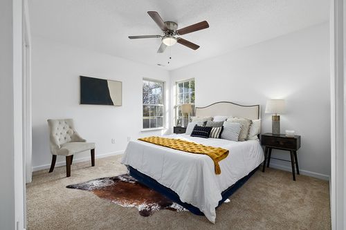 Sunshine Cowhides Salt and Pepper Tricolor Cowhide Rug Approx 5ft x 7ft 150cm x 210 cm in White and Yellow Modern Bedroom