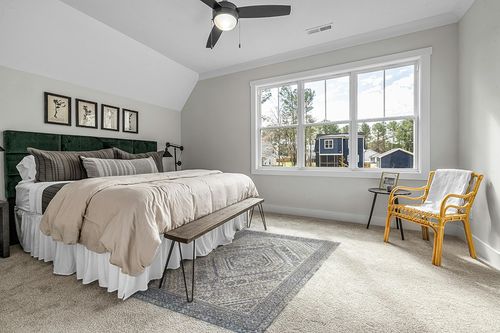 JONATHAN Y MDP501C-5 Boho Cottage Medallion 5 ft. x 8 ft. Area Rug, Bohemian, Vintage, Southwestern, Casual, Transitional, Office, Living Room, Family Room, Dining Room, Bedroom, Blue/White in Grey Traditional Bedroom with King Bed