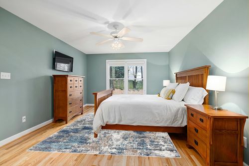 LUXE WEAVERS Euston Collection 7679 Blue 8x10 Abstract Area Rug in Teal and Orange Wood Bedroom