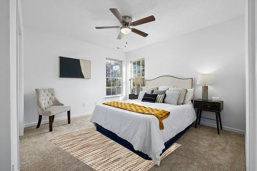 Nourison Positano Indoor/Outdoor Beige 5' x 7' Area Rug, Easy Cleaning, Non Shedding, Bed Room, Living Room, Dining Room, Backyard, Deck, Patio (5x7) in White and Yellow Modern Bedroom