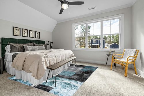 Rugshop Contemporary Abstract Circle Design Soft Area Rug 7'10" x 10'2" Gray in Grey Traditional Bedroom with King Bed