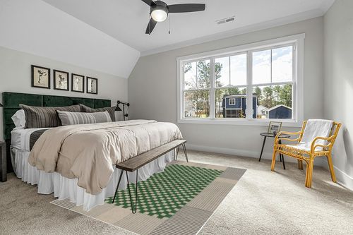 SAFAVIEH Genre Collection Area Rug - 6' x 9', Grey & Green, Handmade Wool, Ideal for Living Room, Bedroom, Dining (GRE207F-6) in Grey Traditional Bedroom with King Bed