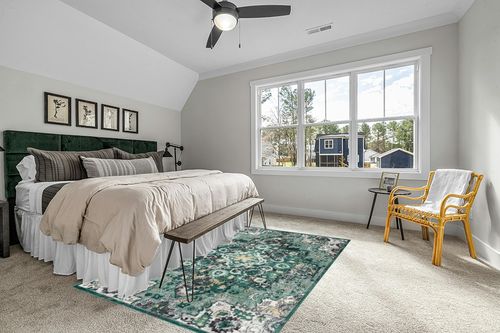 LUXE WEAVERS Moroccan Green 6x9 Medallion Area Rug for Living Rooms in Grey Traditional Bedroom with King Bed