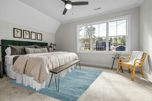 SAFAVIEH Vision Collection Area Rug - 8' x 10', Aqua, Modern Ombre Tonal Chic Design, Non-Shedding & Easy Care, Ideal for High Traffic Areas in Living Room, Bedroom (VSN606B) in Grey Traditional Bedroom with King Bed