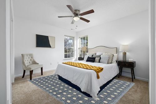 LUXE WEAVERS Modern Geometric Dots Blue 8x10 Area Rug in White and Yellow Modern Bedroom